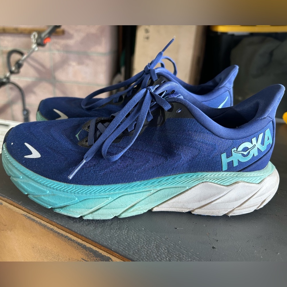 Hoka Womens Arahi 6 size 8.5B